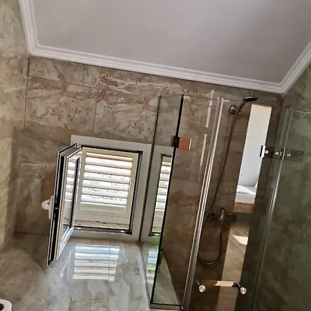 Bujtina Tinari Bed and Breakfast *