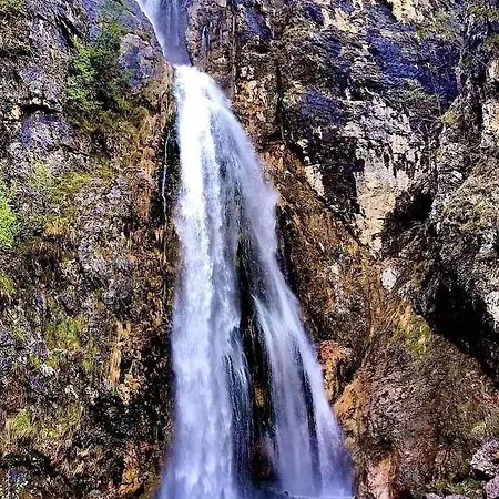 Bujtina Tinari Theth