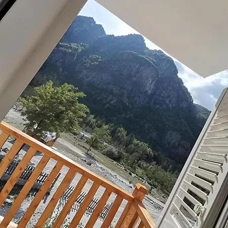 Bed and Breakfast Bujtina Tinari Theth