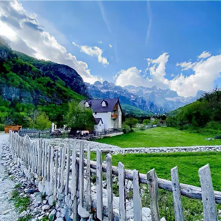 Bed & Breakfast Bujtina Tinari *