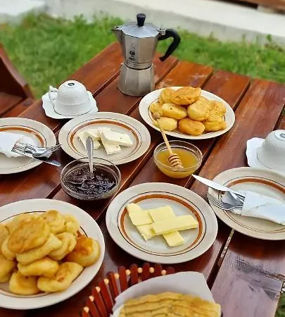 Bujtina Tinari Bed and Breakfast *