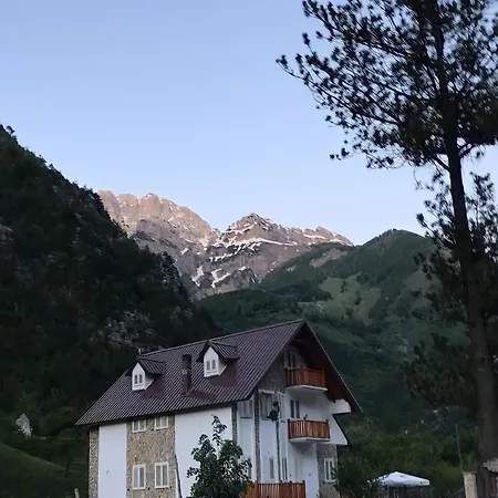 Bed and Breakfast Bujtina Tinari *