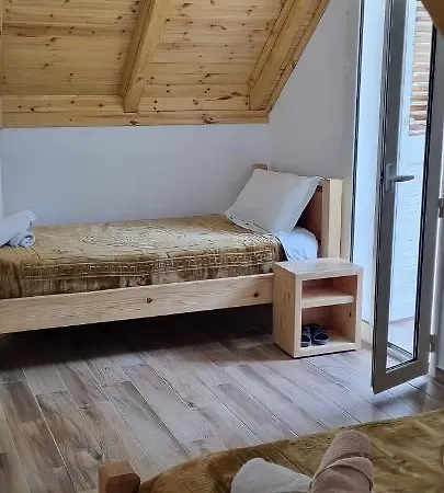 Bujtina Tinari Bed and Breakfast *