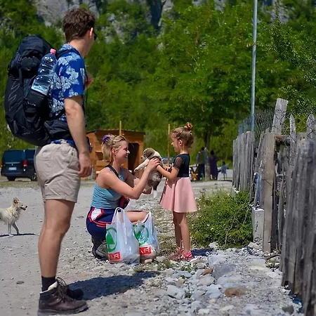 Bed & Breakfast Bujtina Tinari