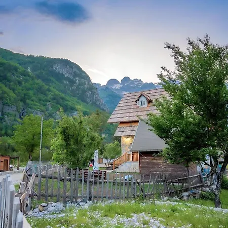 Bujtina Tinari Bed and Breakfast *