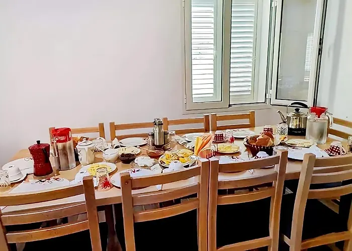 Bujtina Tinari Bed & Breakfast *