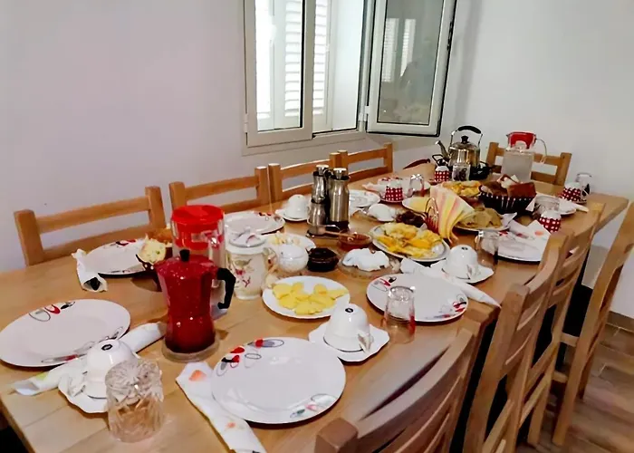 Bujtina Tinari Bed & Breakfast