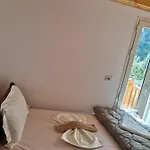Bed & Breakfast Bujtina Tinari *