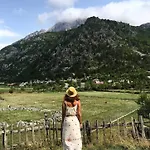 Bed & Breakfast Bujtina Tinari