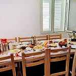Bujtina Tinari Bed & Breakfast *