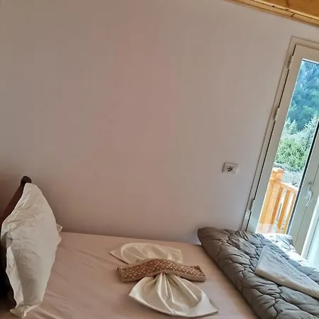 Bed & Breakfast Bujtina Tinari *