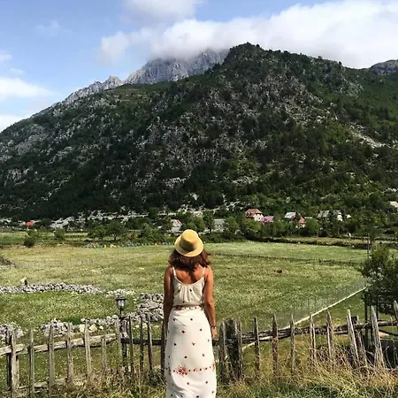 Bed & Breakfast Bujtina Tinari