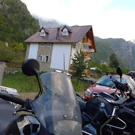 Bujtina Tinari Bed & Breakfast *