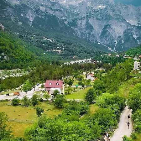 Bed & Breakfast Bujtina Tinari