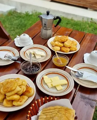 Bujtina Tinari Bed & Breakfast *