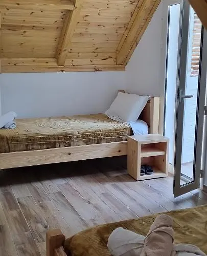Bujtina Tinari Bed & Breakfast *